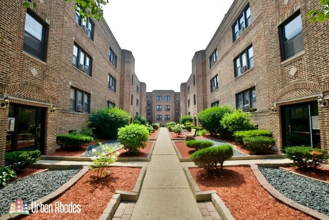 Building Photo - 3713 N Pine Grove Ave