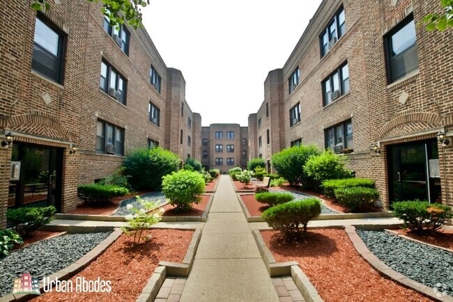 Building Photo - 3713 N Pine Grove Ave