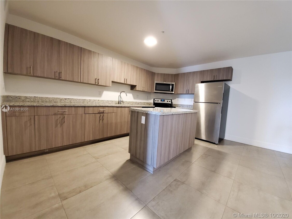 Foto principal - 6001 W Flagler St