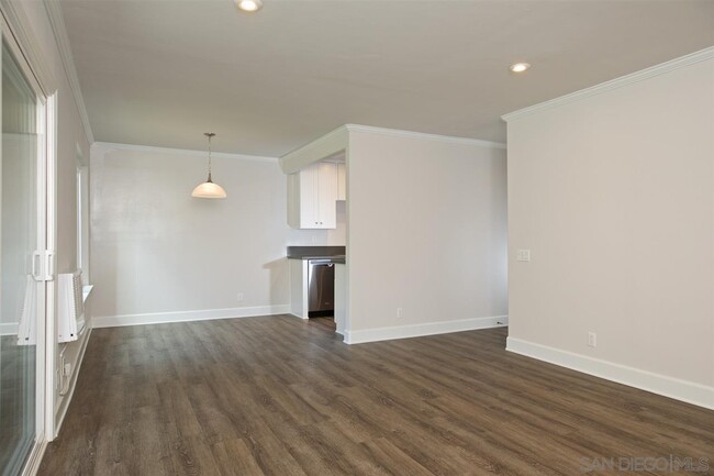 Building Photo - 8571 Villa La Jolla Dr
