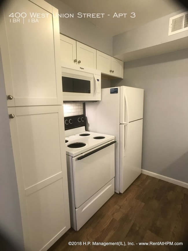 Building Photo - Woodcrest One Bedroom First Floor