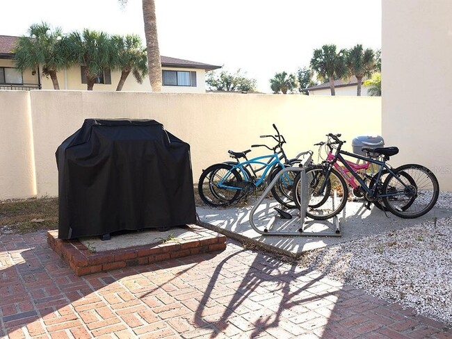 Foto del edificio - 380 Base Ave E