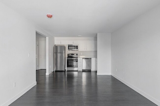 Building Photo - 1100 Fairway Dr