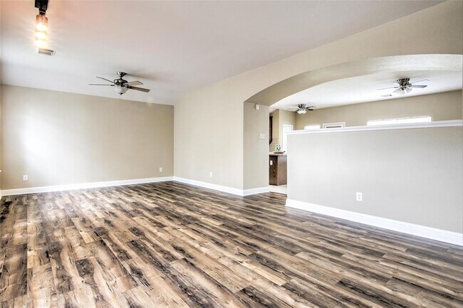 Foto del edificio - 518 Cedar Branch Dr