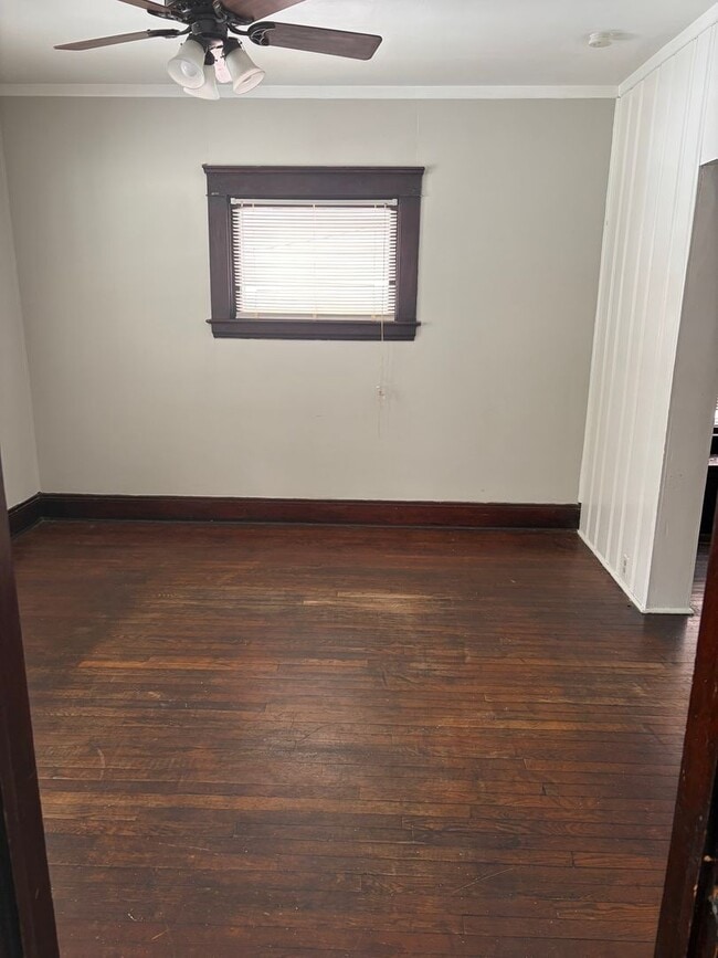 Building Photo - 2 BR West Side