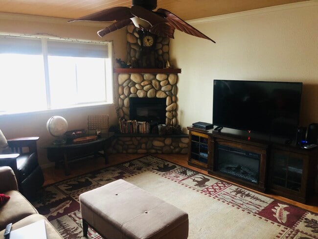 Living Room - 3344 Sandy Way