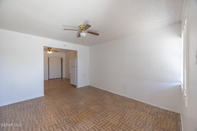 Foto del edificio - 1315 Likins Dr