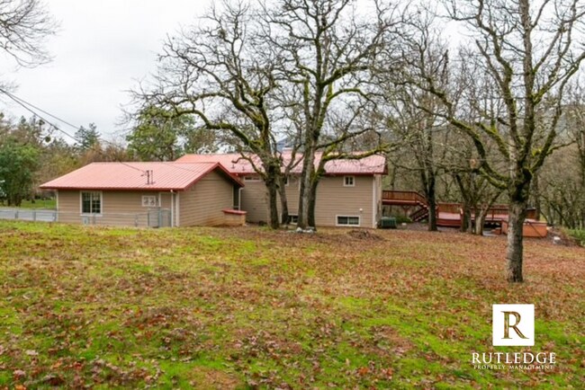 Foto del edificio - 2 1/2 Acres Manicured Country Living