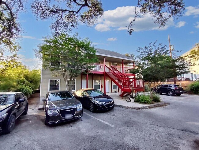 Foto del edificio - 412 Burleson St