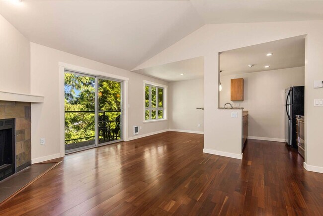 Building Photo - Updated Condo Close to Downtown Redmond and Microsoft!
