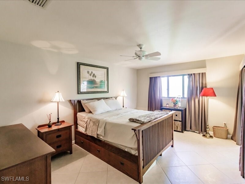Foto principal - 910 Vanderbilt Beach Rd