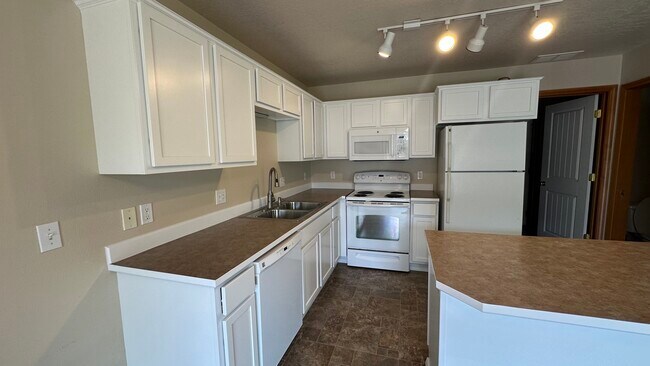 Building Photo - 1374 Kaleigh Ct