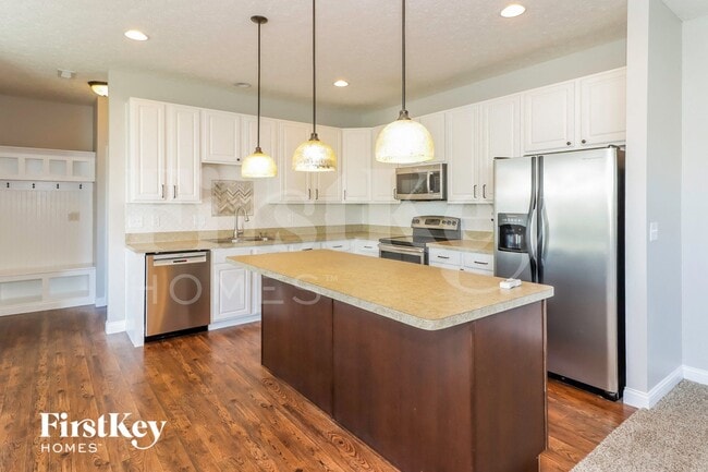 Building Photo - 4290 Yellow Prairie Dr