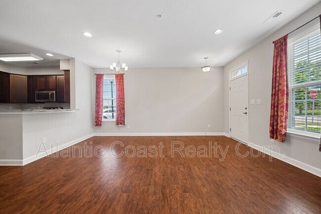 Building Photo - 623 Freeman Dr
