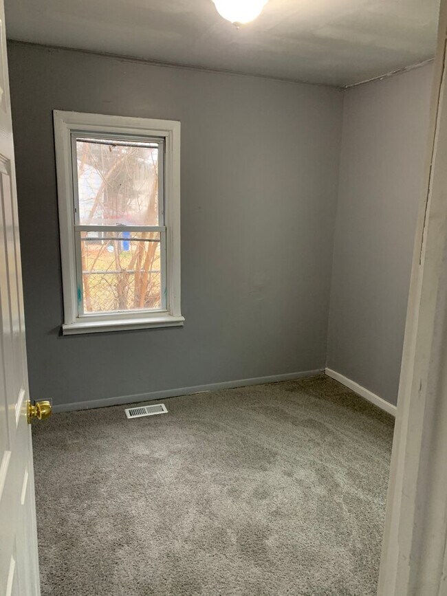 Building Photo - 2 Bedroom Home In Inkster