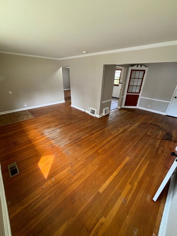 Building Photo - 1135 Darr Dr