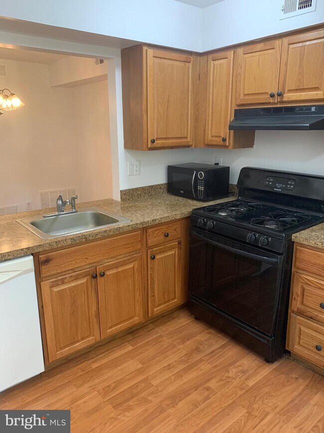 Building Photo - 129A Arden Ct