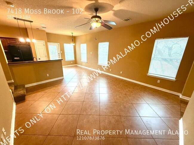 Foto del edificio - 7418 Moss Brook Dr