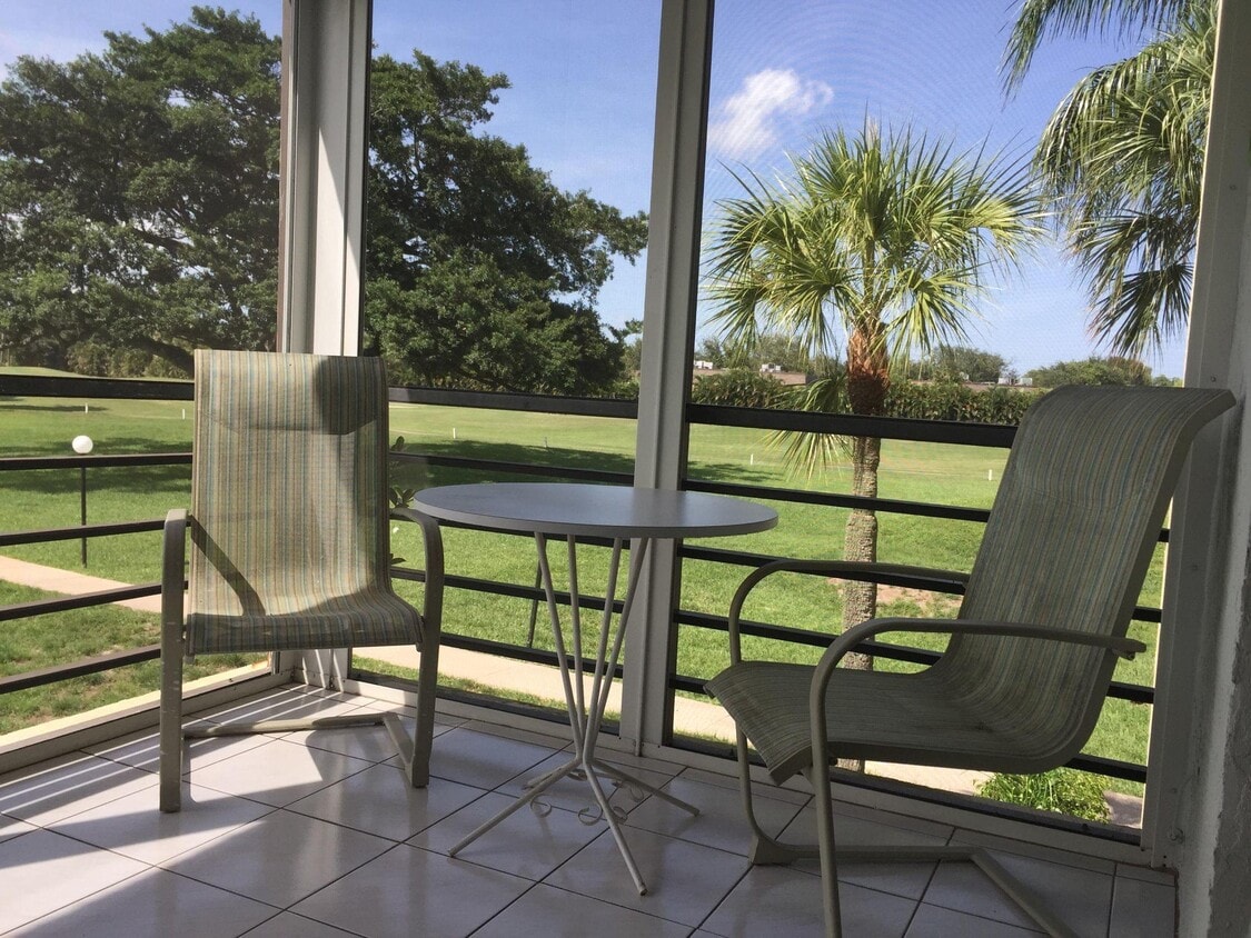 Foto principal - 9355 SW 8th St