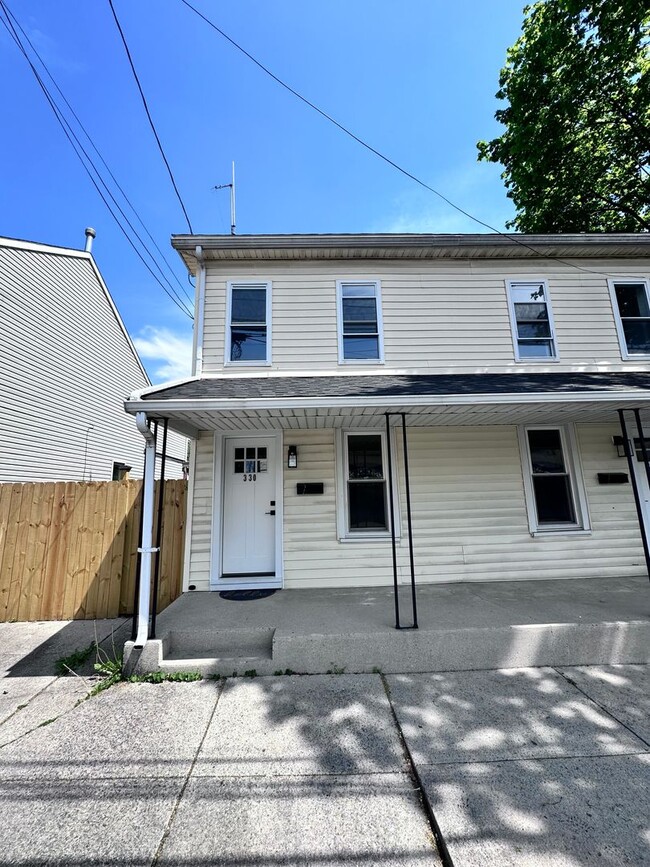 Building Photo - Newly Renovated 3 Bedroom Home in Lebanon-...
