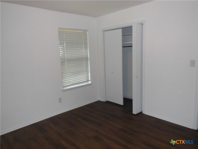 Foto del edificio - 1022 Clover Cir