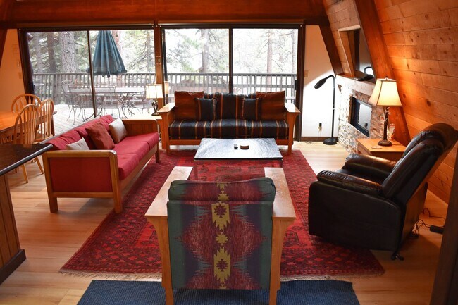 Foto del edificio - Winter Lease - Less than half a mile to Burnt Cedar Beach, Restaurants and Grocery!!