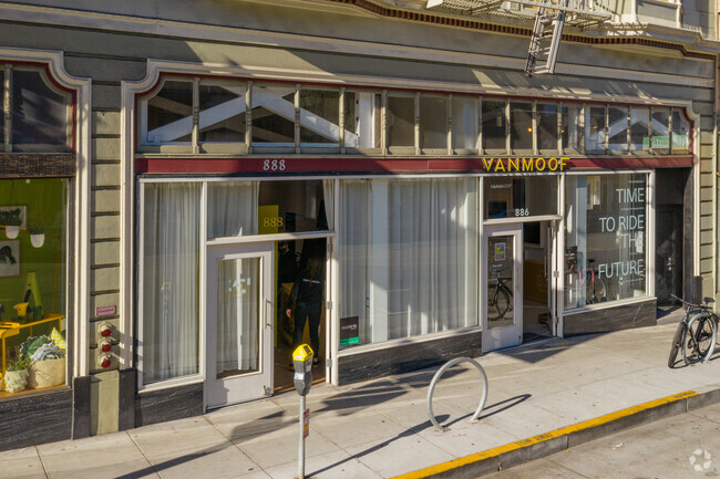 Entrada - Valencia Apartments