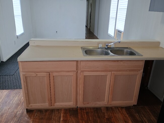 Building Photo - 119 SE Camelot Loop