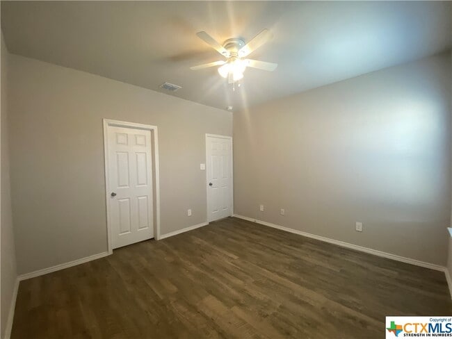 Building Photo - 621 Jennifer Cv