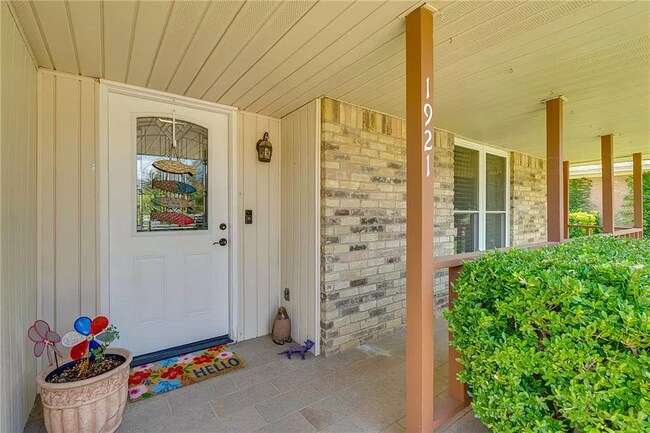 Building Photo - Maxwell Drive