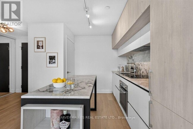 Building Photo - 151 Avenue Rd