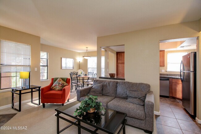 Foto del edificio - 6651 N Campbell Ave