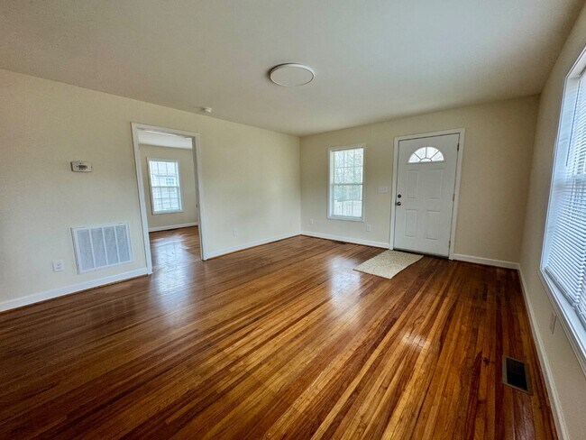 Building Photo - 513 N Elizabeth Ave