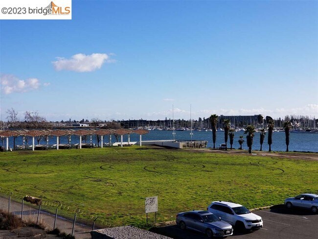 Building Photo - 1 Embarcadero-