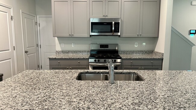 Foto del edificio - 9755 Roseberry St