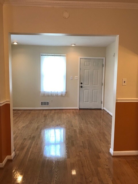 sala de estar principal - 9044 Rhode Island Ave