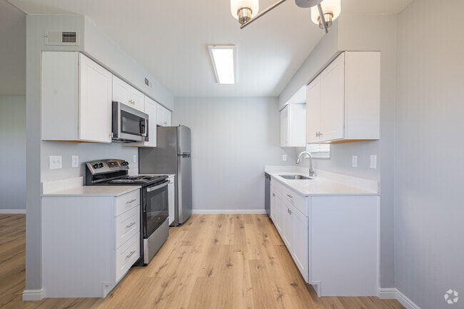 3BR, 2BA - 1.140SF - Kitchen - Lexington Park
