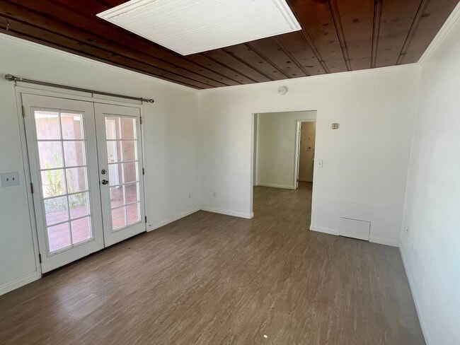 Building Photo - 6551 La Luna Ave