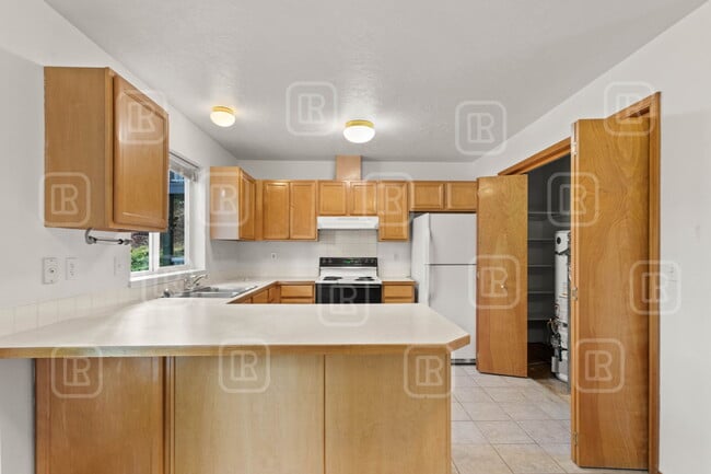 Building Photo - 1327 W Qualchan Dr