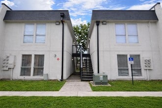 Building Photo - 8425 Cerro Cir