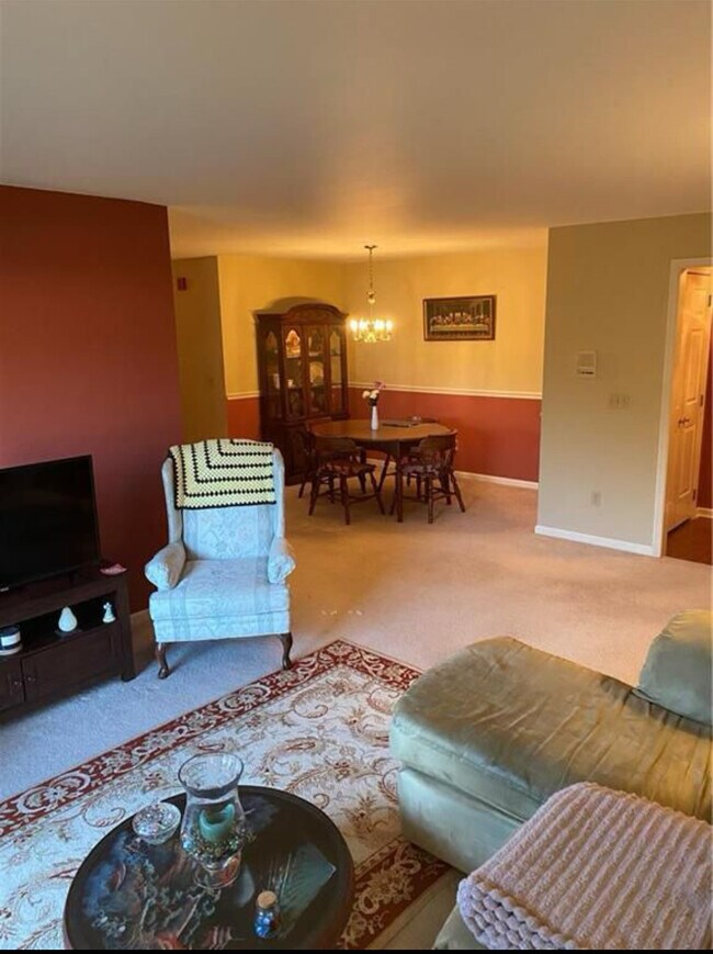 Dining Area - 950 Cold Spring Rd