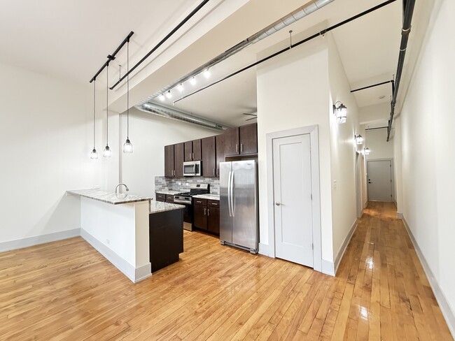 Building Photo - 1432 W 21st St