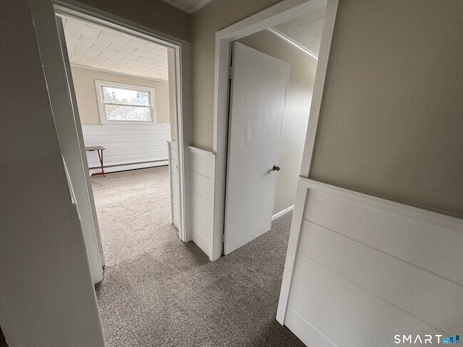 Foto del edificio - 324 Savage Hill Rd