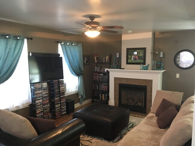 Foto del edificio - Cozy 3 bed 2 bath + bonus room in The Arbors