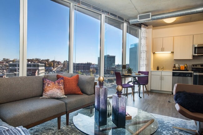 Building Photo - Placemakr Premier SoBro