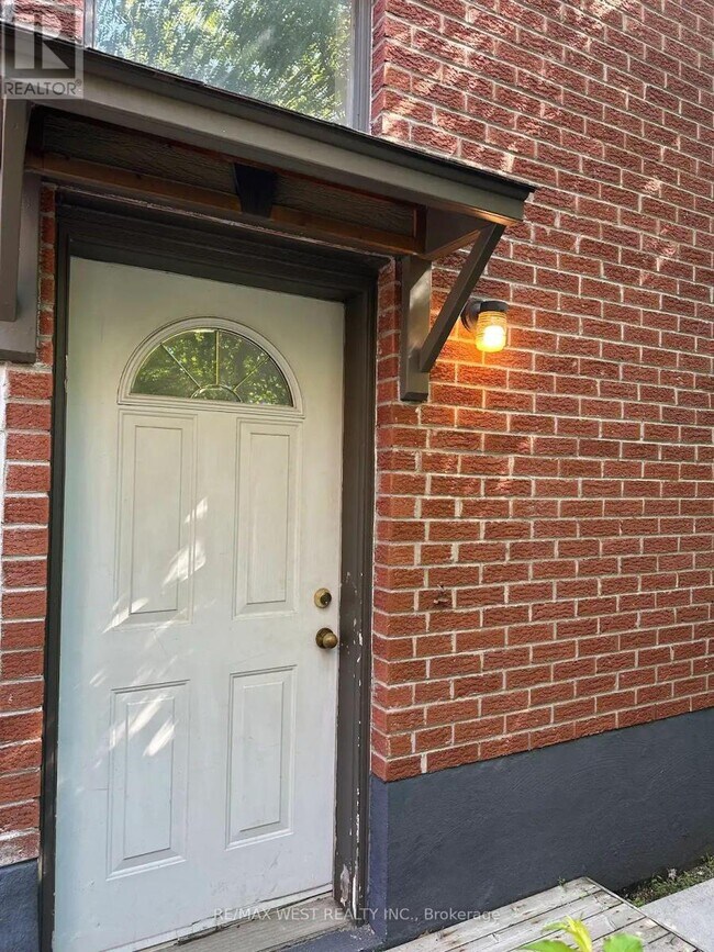 Photo du bâtiment - 563 Ossington Ave