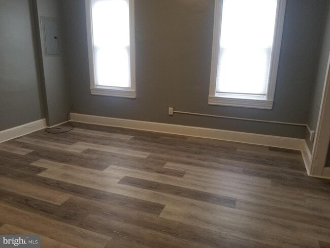 Foto del edificio - 329 N Burlington St