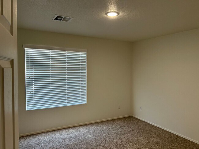 Building Photo - DESERT SANDS POOL HOME