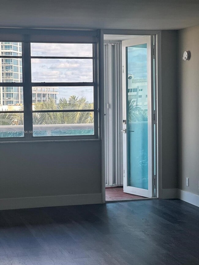 Foto del edificio - 6770 Indian Creek Dr