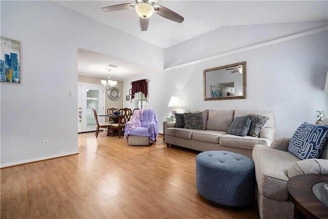 Foto del edificio - 2511 Club House Rd